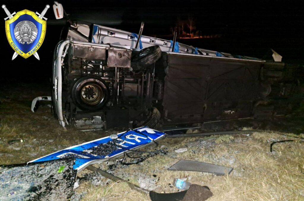 Смертельное ДТП на трассе М-1: автобус «Брест–Москва» опрокинулся в кювет