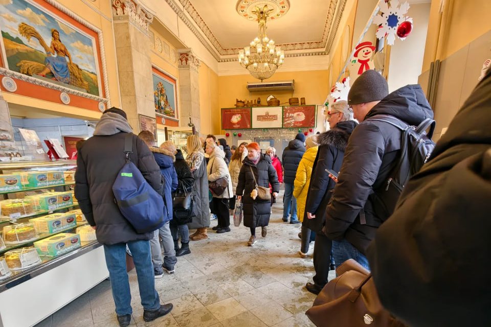 50 человек стоят за «Мечтой» — куда на этот раз выстроилась огромная очередь в Минске?