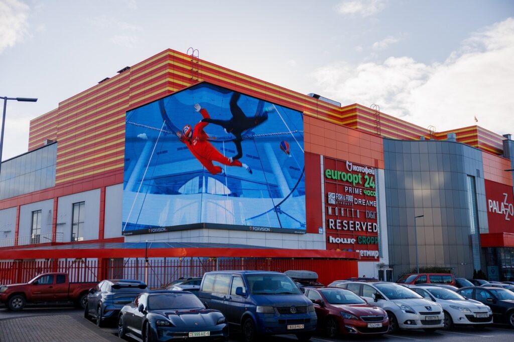 В ТРЦ Palazzo появился гигантский 3D-экран размером с теннисный корт