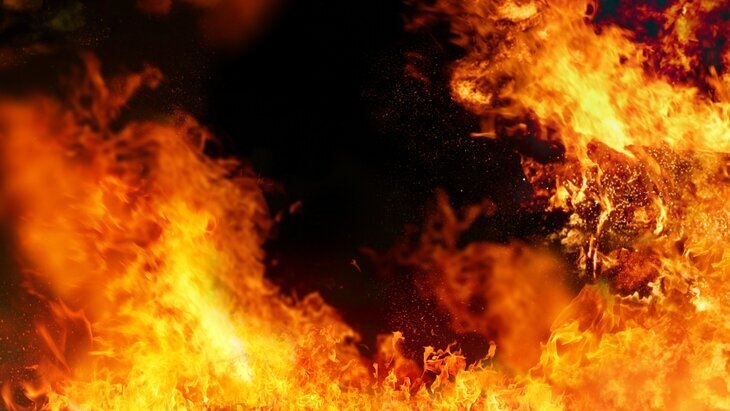 В Логойском районе загорелся фронтальный погрузчик