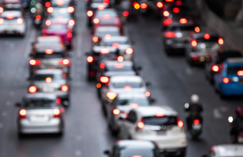 Общественный транспорт в Минске двигается с задержкой до 30 минут