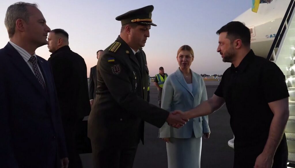 Предостережение Лукашенко сбывается: Зеленский проигрывает, теряя Украину по кускам