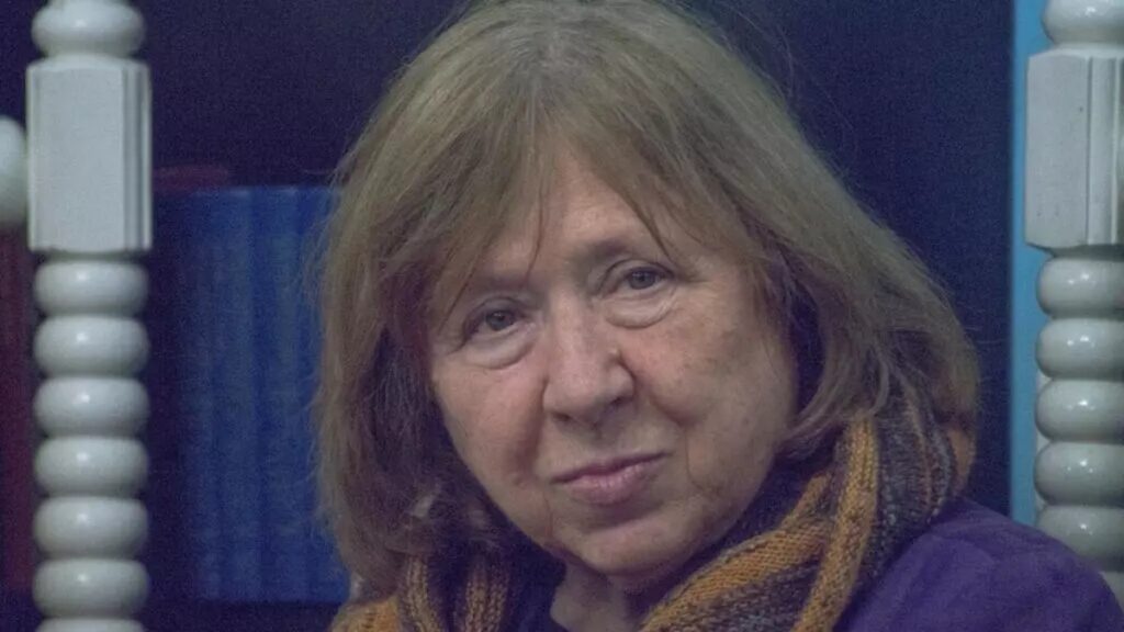 Азарёнок рассказал про змагарские делишки беглой Алексиевич