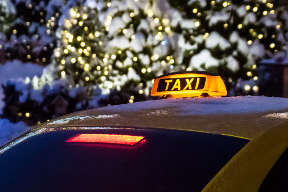 Стоит ли работать таксистам в Новый год — мнения из первых уст
