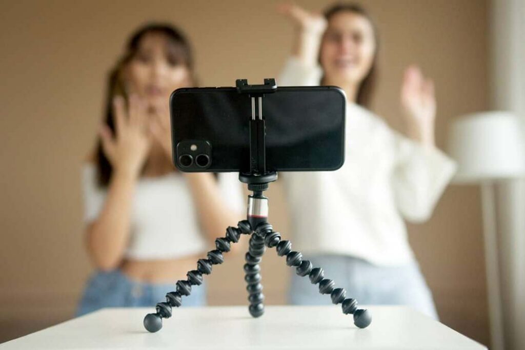 Бальзамировщик, стример и ассистент — подборка вакансий, где платят от 1400 до 20 000 BYN