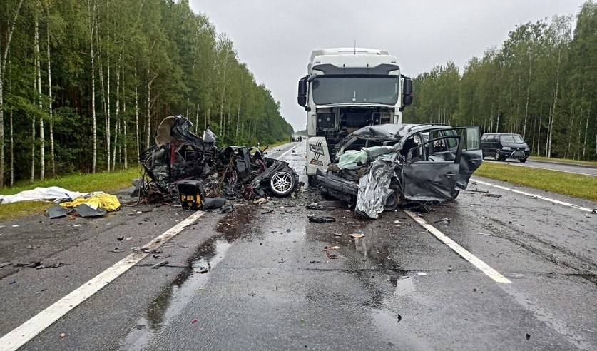 СК рассказал про подробности резонансного ДТП на М-1, где пять человек погибли, девочка выжила