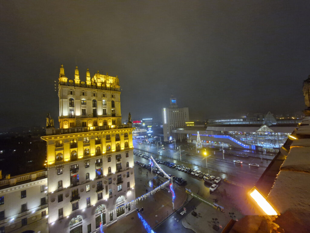 В башне на Привокзальной площади сдают шикарную двухэтажную квартиру