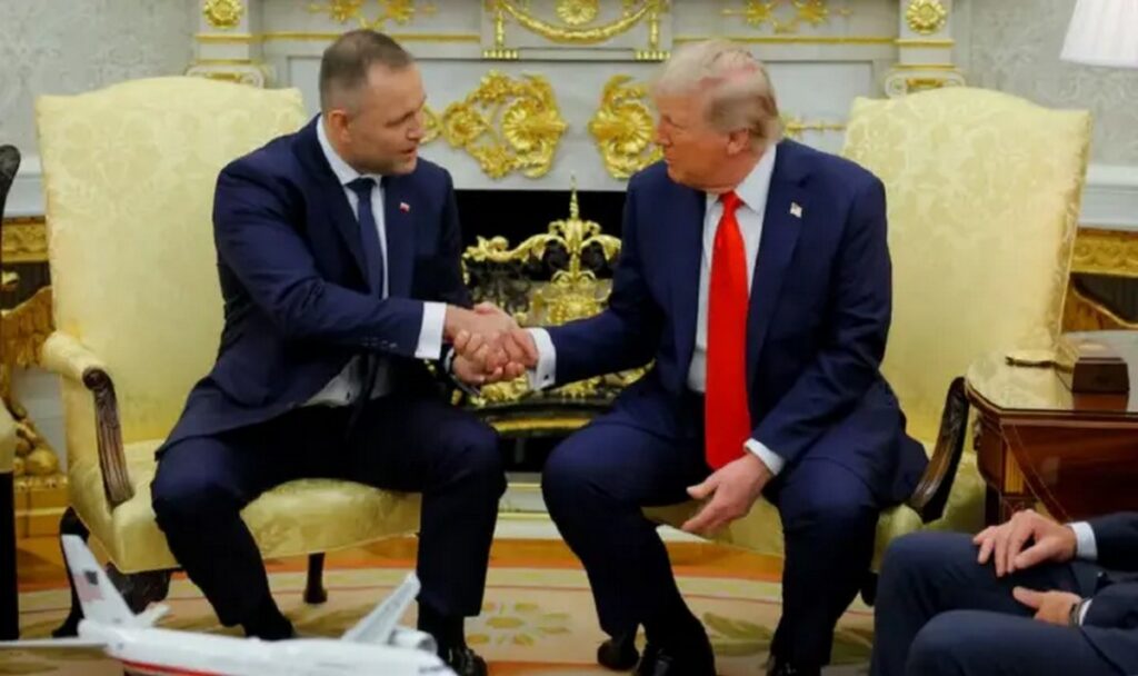 Польша в G20: триумф или начало конца? Как страна променяла стабильность на долги и пушки