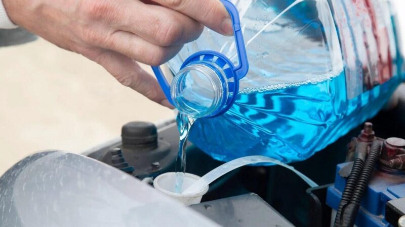 Российские незамерзайки для авто запретили продавать в Беларуси — чем они опасны