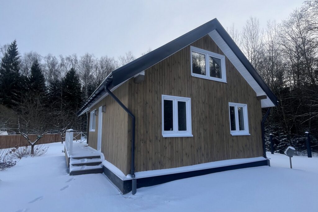 Уголок тишины всего в 10 км от столицы — каркасный дом с камином и террасой продается под Минском