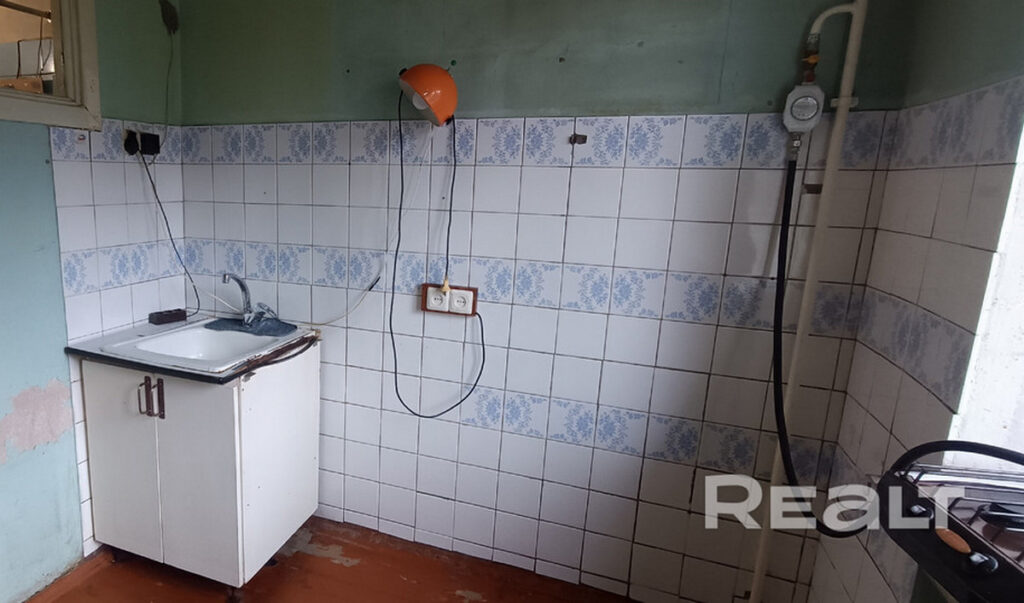 Здесь можно снимать остросоциальные видео. Смотрим самую жуткую съемную квартиру в Минске