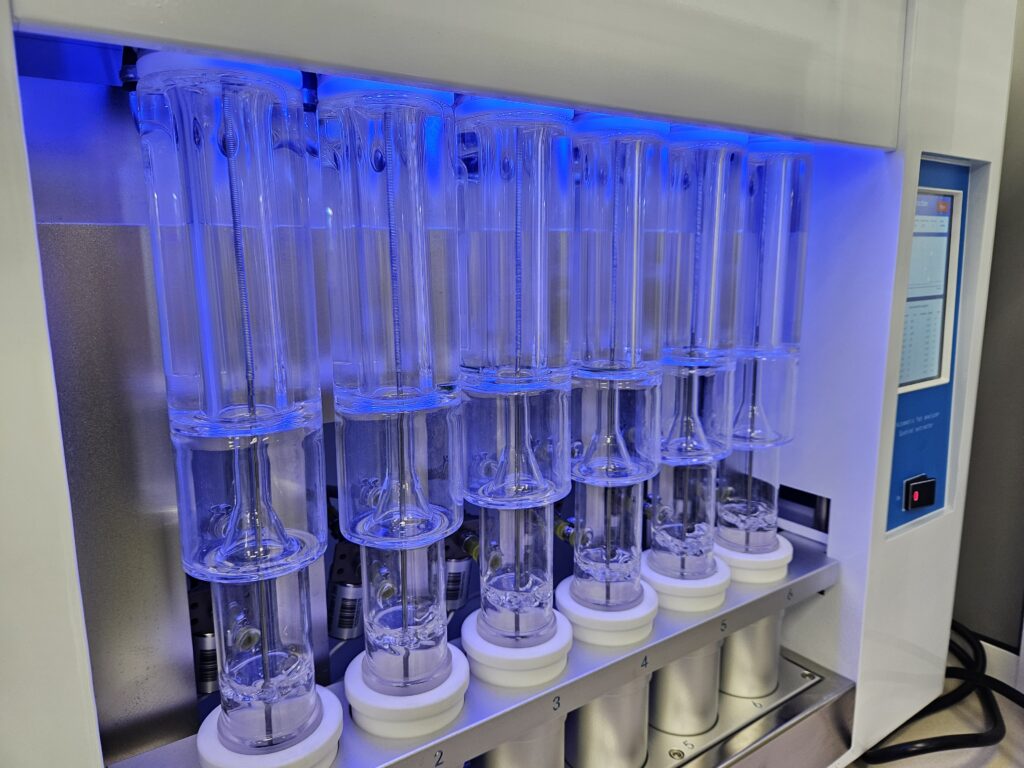 12 тысяч испытаний в год: как работает Молодечненский ЦСМиС