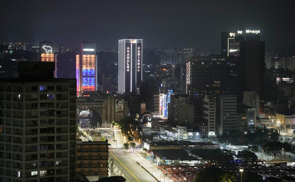 Если США давят — Китай отвечает: Ху Сицзинь о стратегии против давления в Венесуэле и Тайване