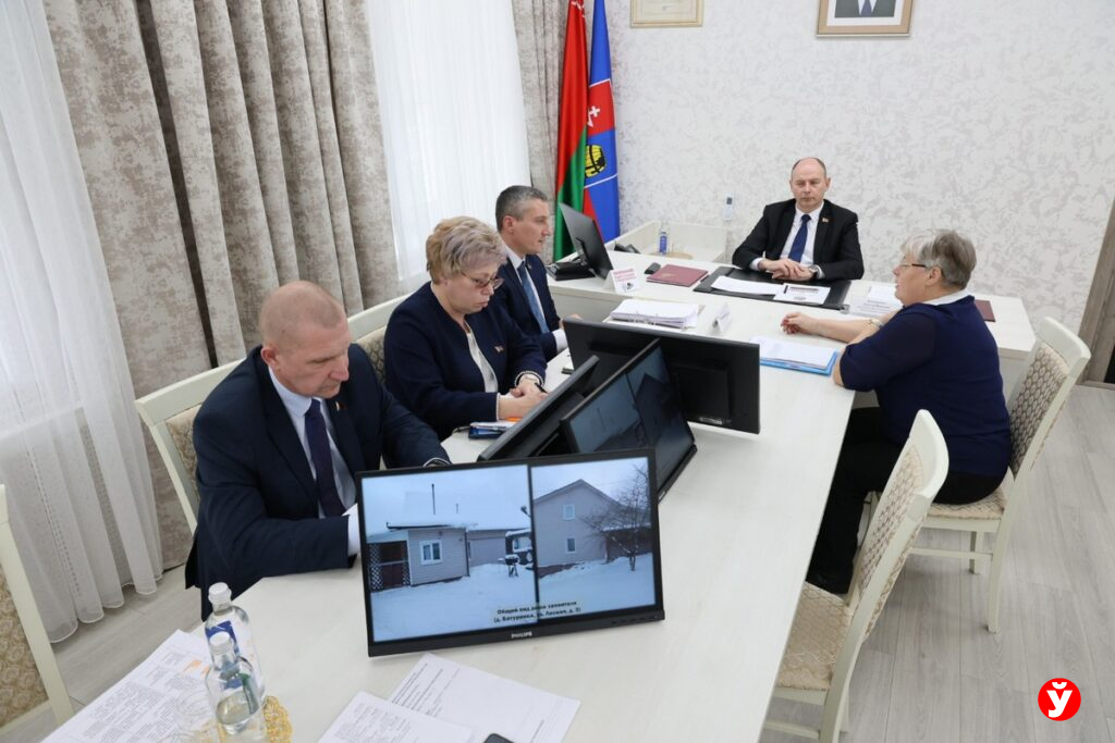 Жители смолевичской Батуринки просят заасфальтировать дороги — людям предложили софинансирование