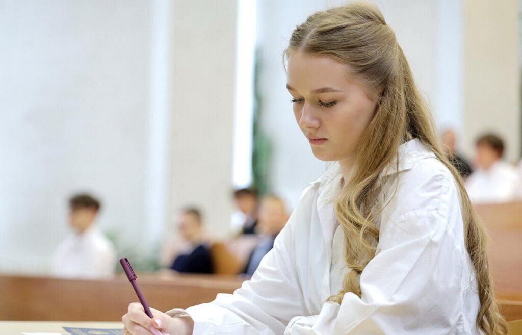 Минобр и РИКЗ запустят горячую линию 31 января по вопросам проведения РЦЭ