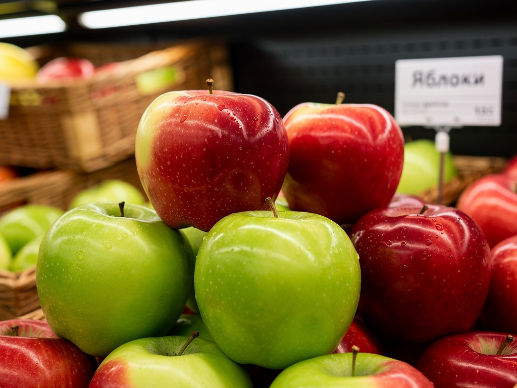 Яблоки «как в рекламе», но с подвохом: советы белорусам по безопасной покупке фруктов