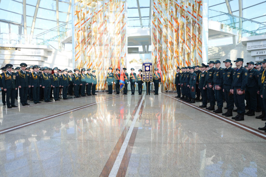 В музее истории ВОВ молодые спасатели МЧС Минской области принесли присягу