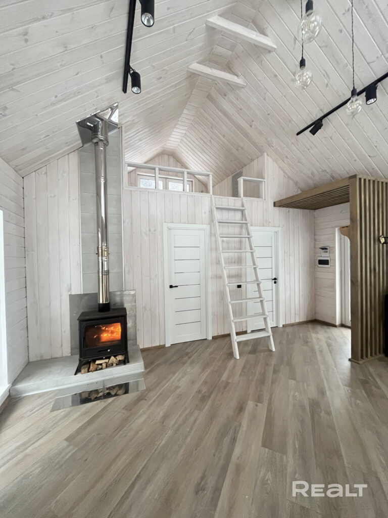 Уголок тишины всего в 10 км от столицы — каркасный дом с камином и террасой продается под Минском