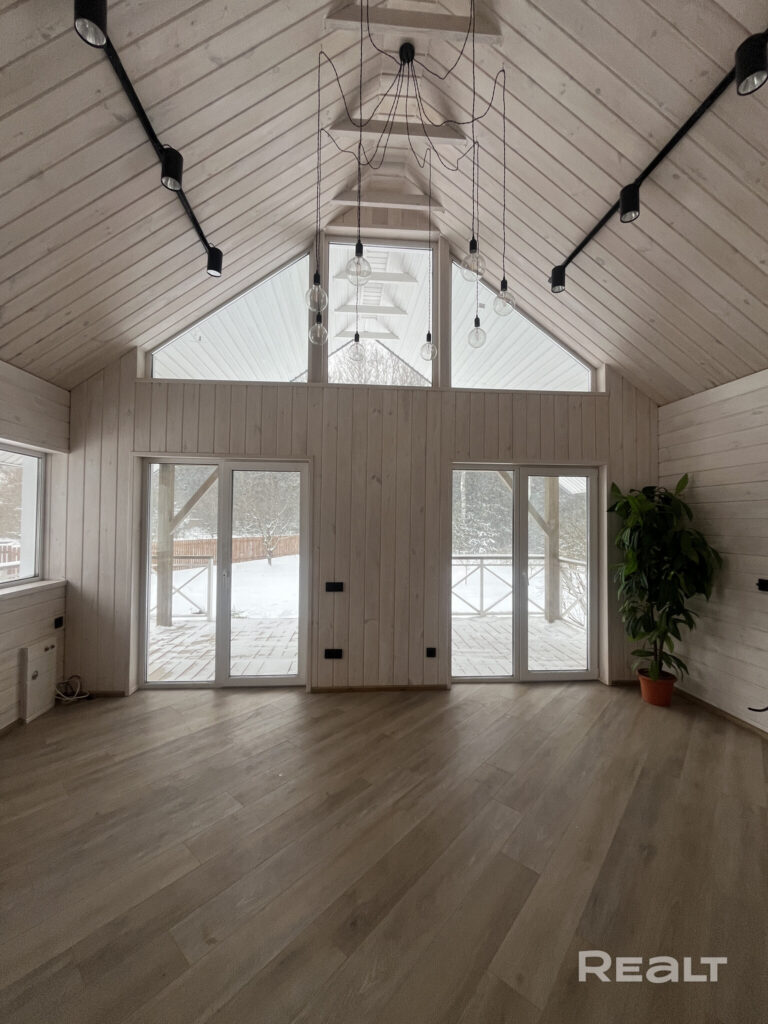 Уголок тишины всего в 10 км от столицы — каркасный дом с камином и террасой продается под Минском