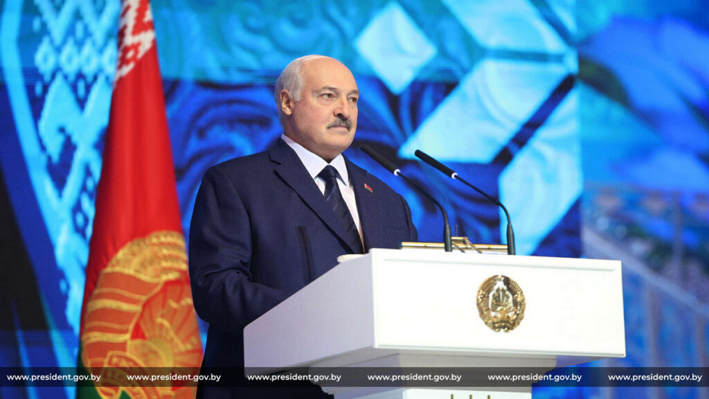 Он своих не бросает никогда: Азарёнок о комментарии Лукашенко про Венесуэлу