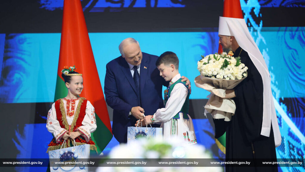 Азарёнок объяснил, почему у Лукашенко не бывает выходных