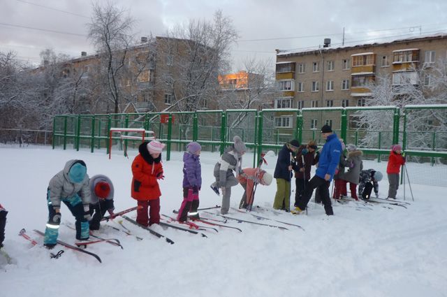 При какой температуре отменяют уроки физкультуры и прогулки в школах и детсадах