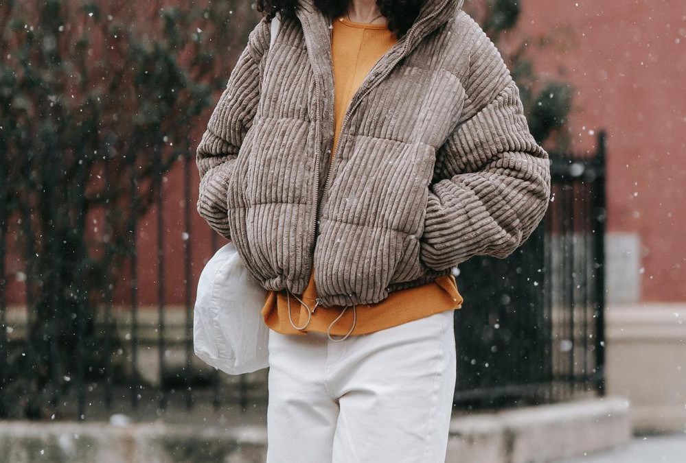 Эксперт объяснил белорусам, почему нельзя держать руки в карманах при гололеде