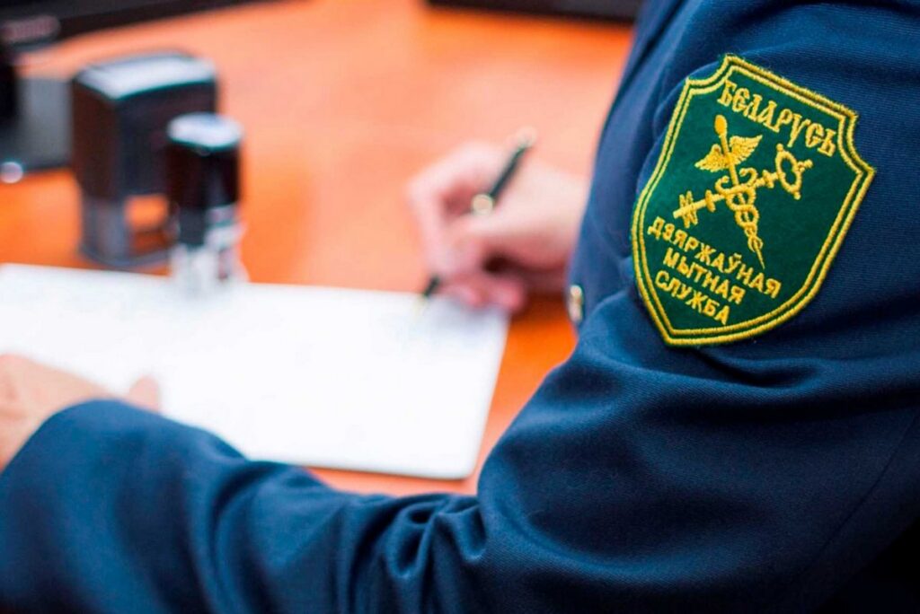 Лукашенко расширил полномочия таможни: теперь «дазволы» смогут проверять внутри страны