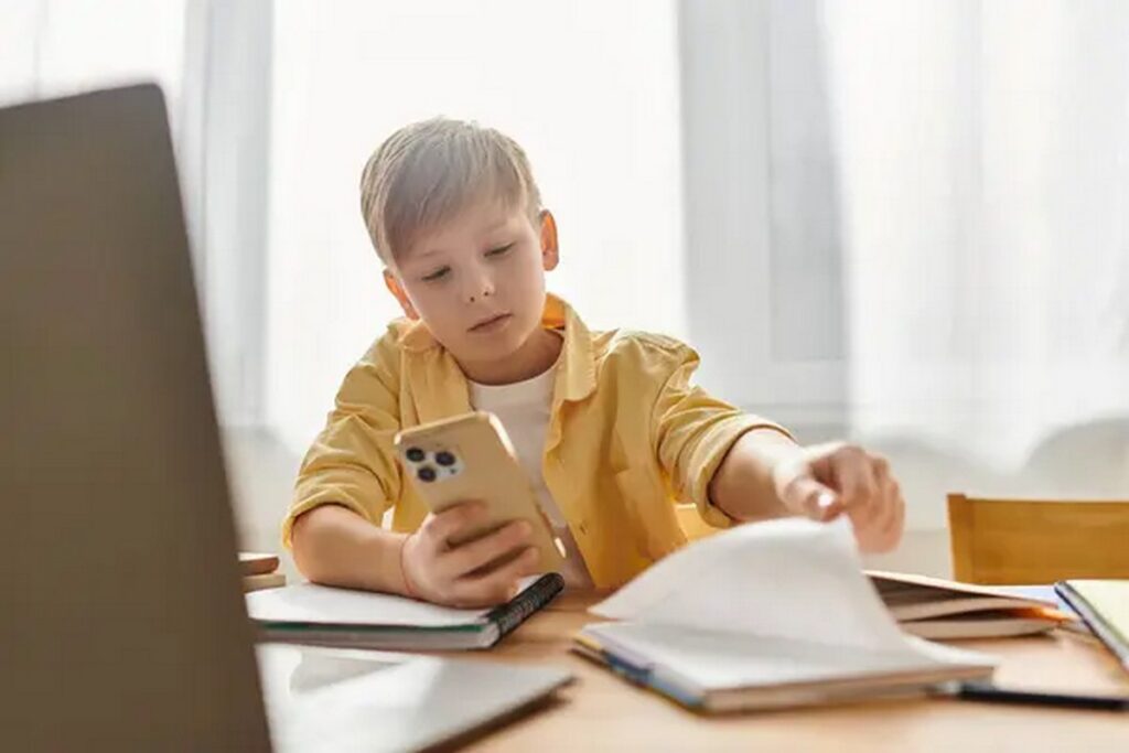 Белорус сорвался на сына из-за домашнего задания и теперь сядет на 10 суток