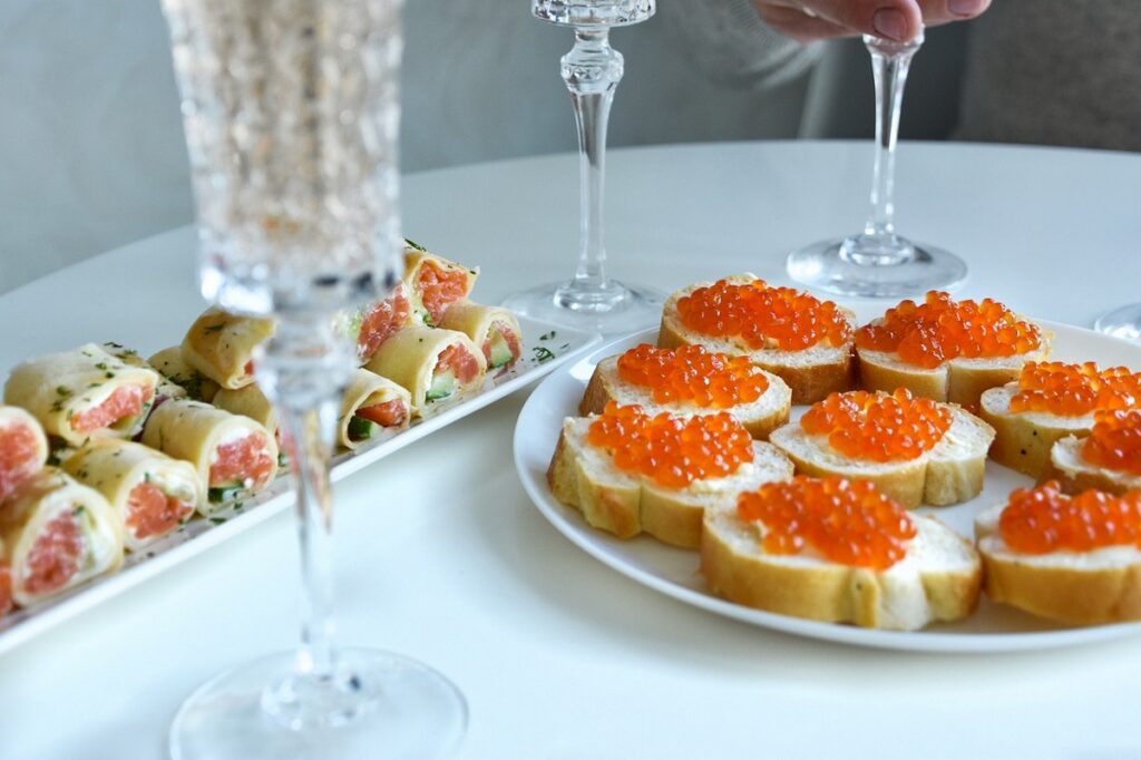 Сколько стоит праздничный стол на 35 человек? Фуршетный мастер из Молодечно назвала цену