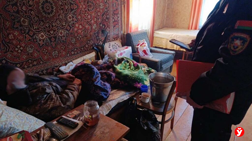 Логойские спасатели проверяют дома злоупотребляющих граждан