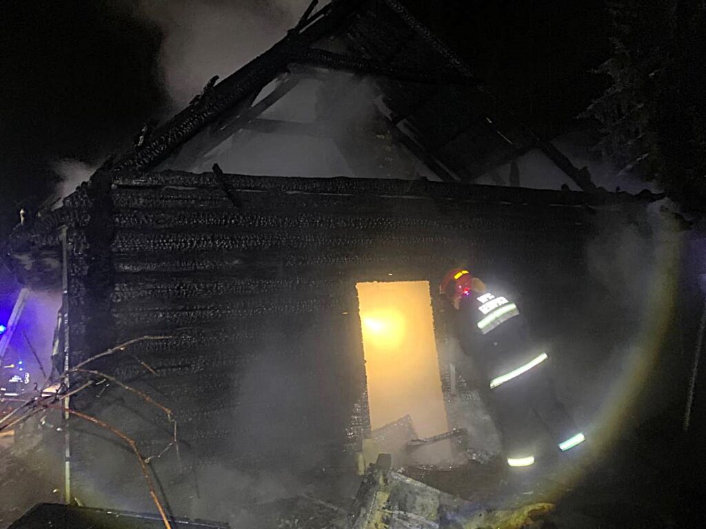 В Ганцевичах под Логойском сгорел жилой дом: хозяин успел спастись