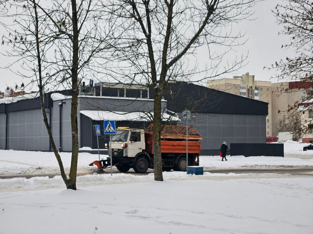 В городах и селах Молодечненского района расчищают снег в усиленном режиме