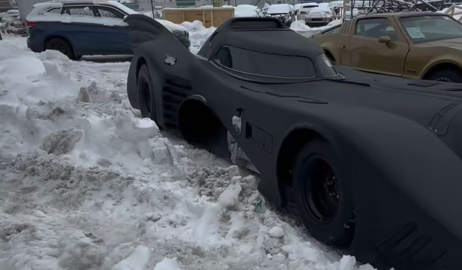 Бэтмен припарковался в Минске? В Беларуси заметили необычное авто с крыльями