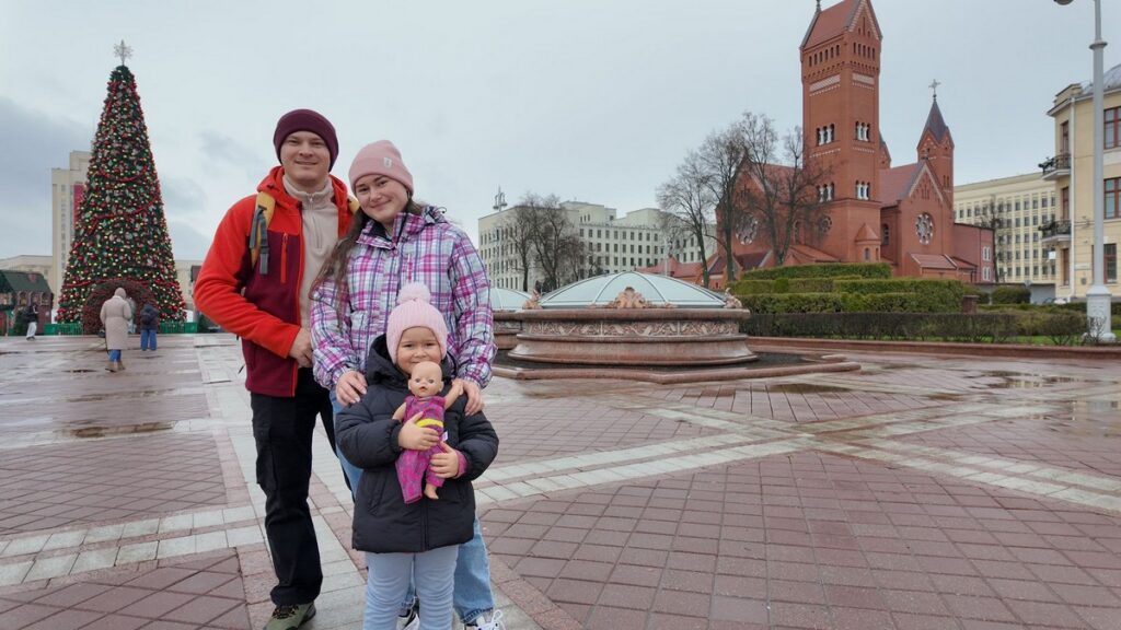 «А у нас учительница — дядя». Почему европейские ценности не понравились семье из Украины