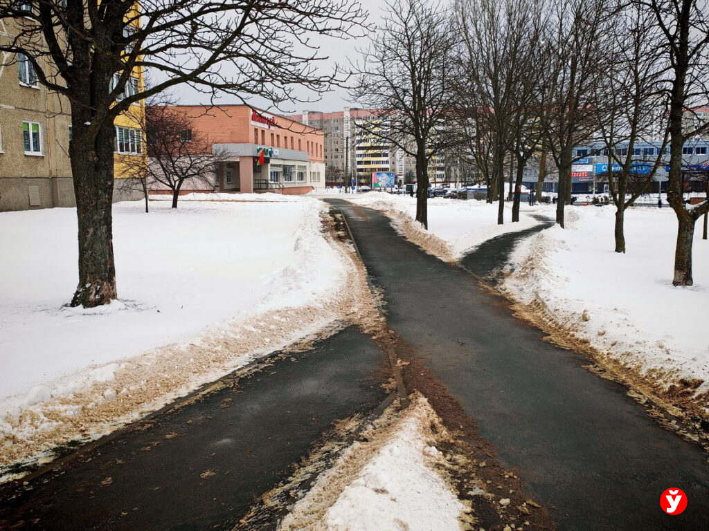 Дворники Минска получают 1700 рублей и премии за снегопады