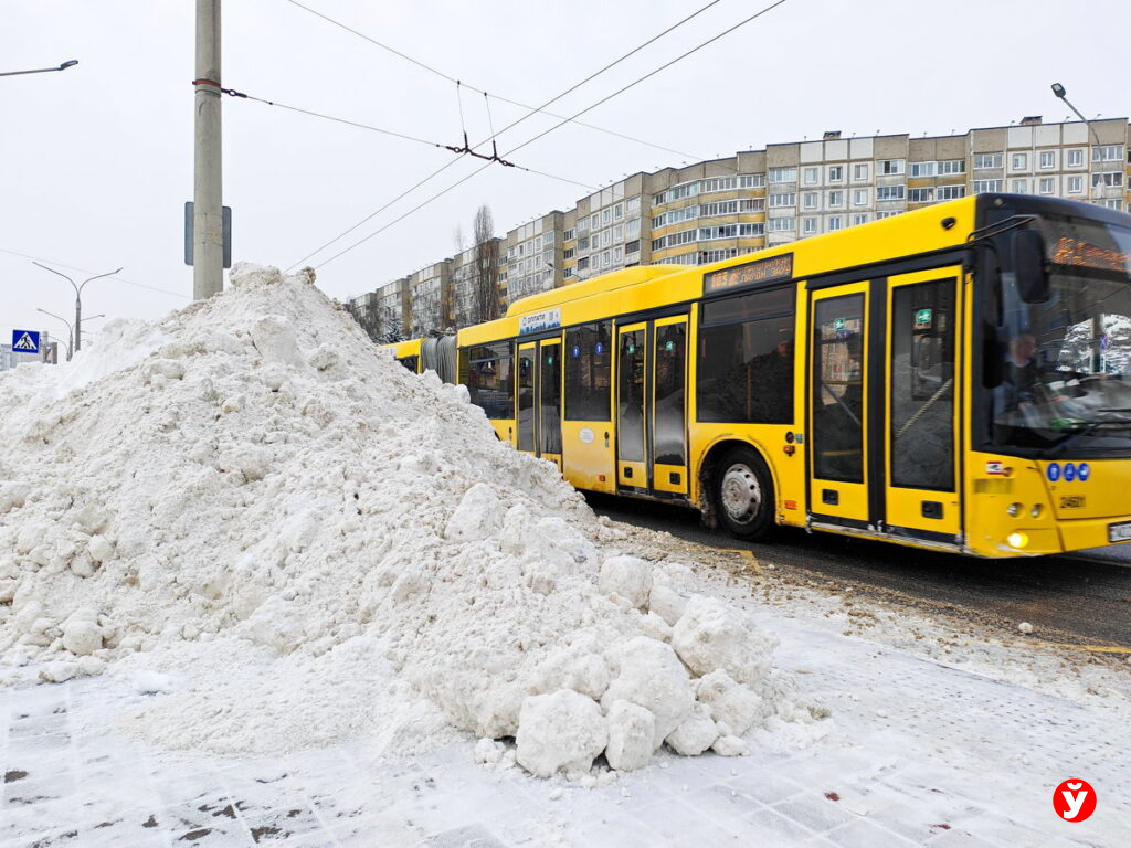 Холодно в автобусе зимой — это нарушение? Адвокат разъяснил, что говорит закон