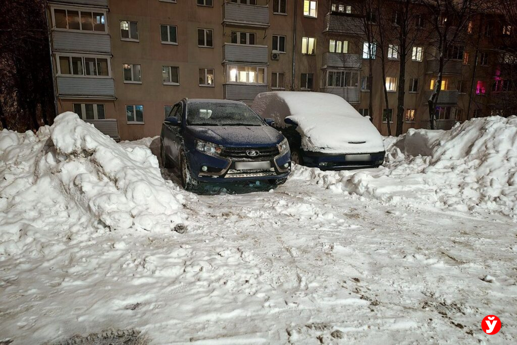 Снег вокруг машины: сколько убирать и куда складировать, чтобы не получить штраф