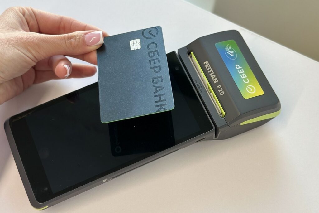 Сбер предлагает бесплатные карты для молодежи — как и где получить