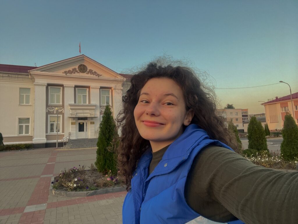 «Беларусь — это книга». Как крабик для волос открывает для девушки из Кобрина новые города-страницы