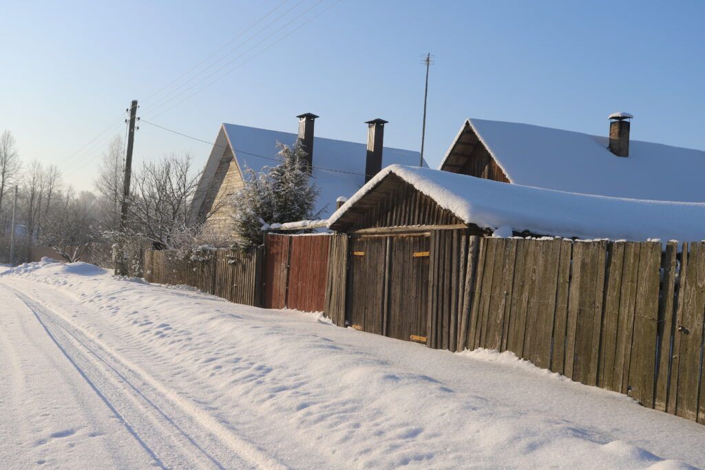 Деревня без женщин и интернета: как живёт Стриево, где осталось всего три человека