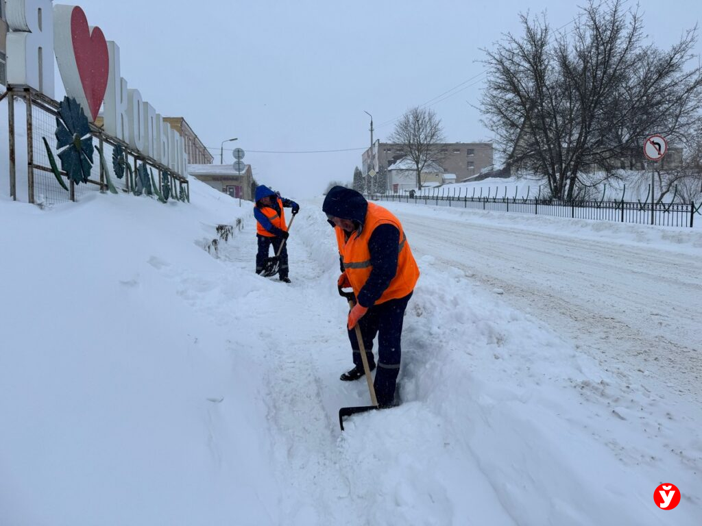 Два Александра из ЖКХ освобождали копылян из снежного плена после циклона «Улли»