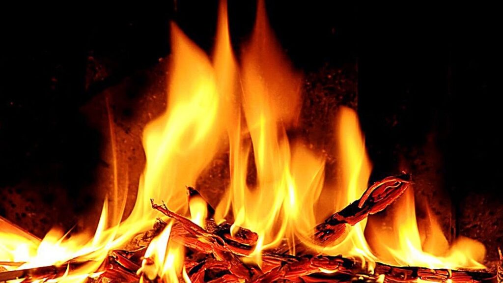 Пожар в Мядельском районе: женщина отравилась дымом, мужчина получил ожоги