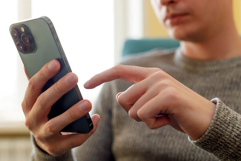 120 рублей на Wildberries, 680 — на Belbet: как в Клецком районе обокрали владельца телефона