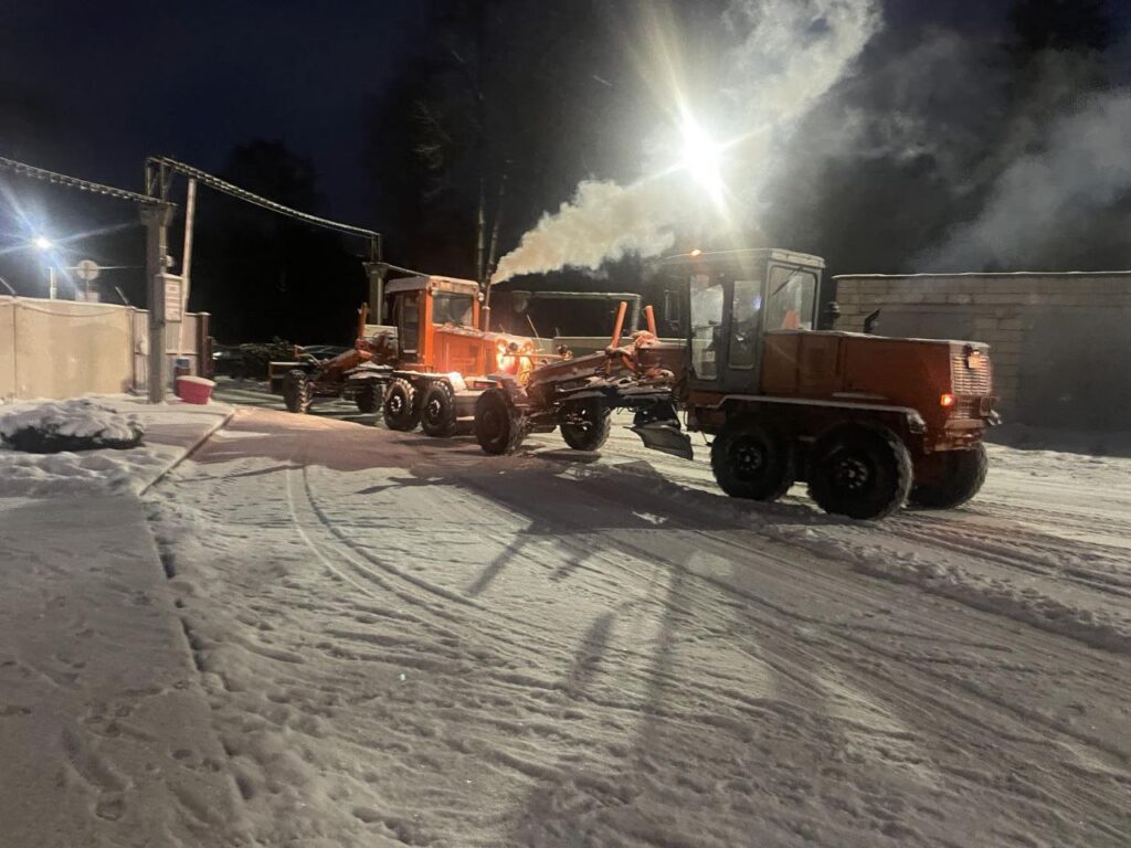 К утру на Минщине коммунальщики расчистили более 1250 км дорог