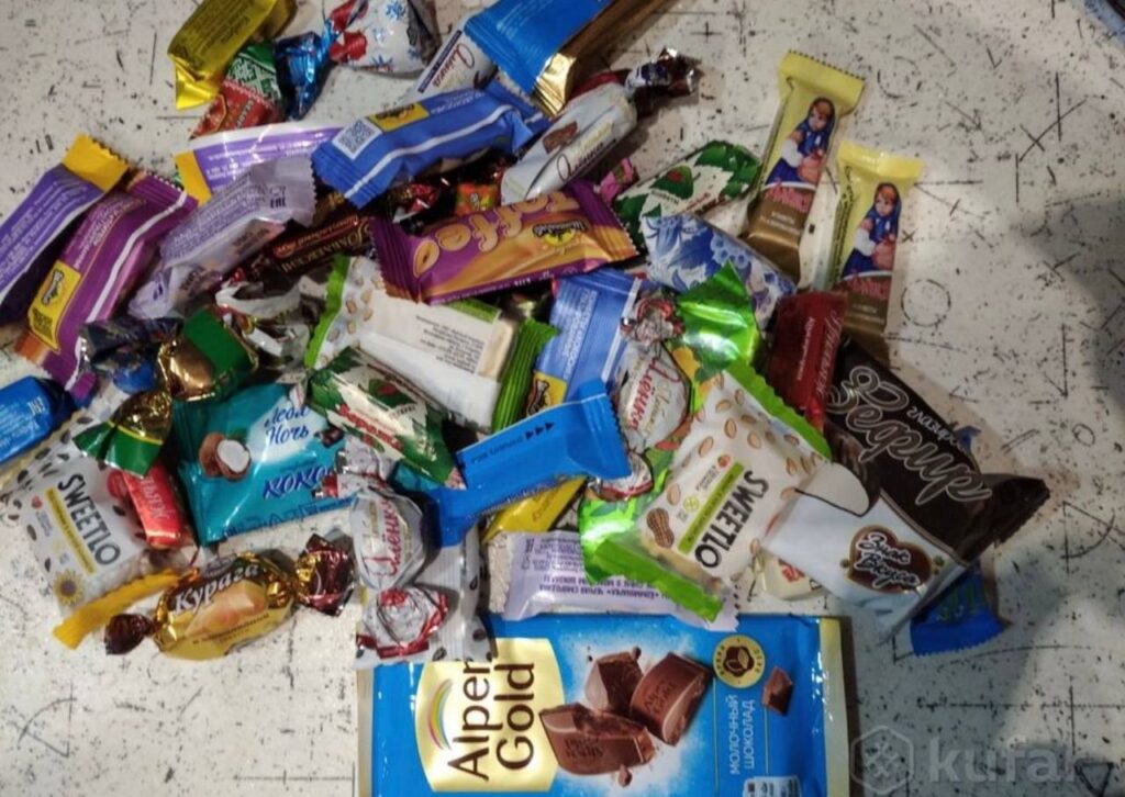 За 1 кг конфет — 18 рублей. Столбчане начали продавать новогодние подарки