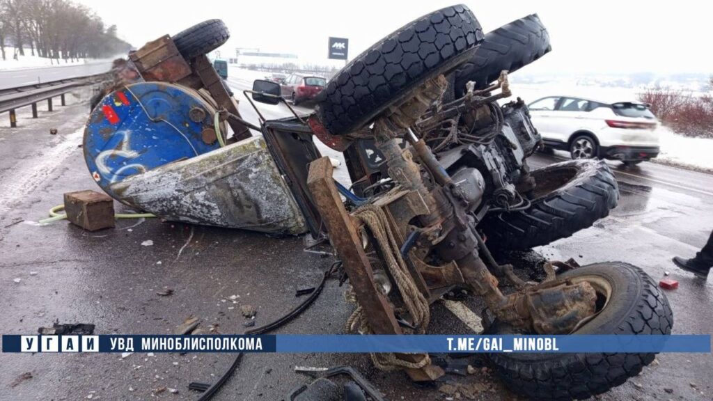 Новые подробности ДТП на трассе Минск–Дзержинск, где опрокинулся трактор