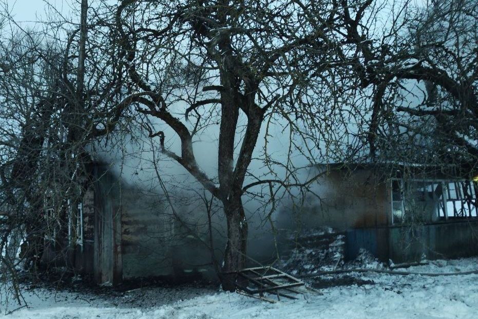 После пожара в Минском районе под завалами обнаружили тело хозяина дома