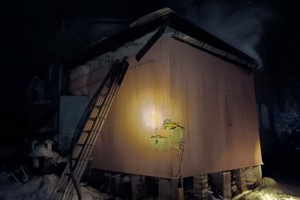 На Логойщине женщина вовремя заметила задымление в собственной бане