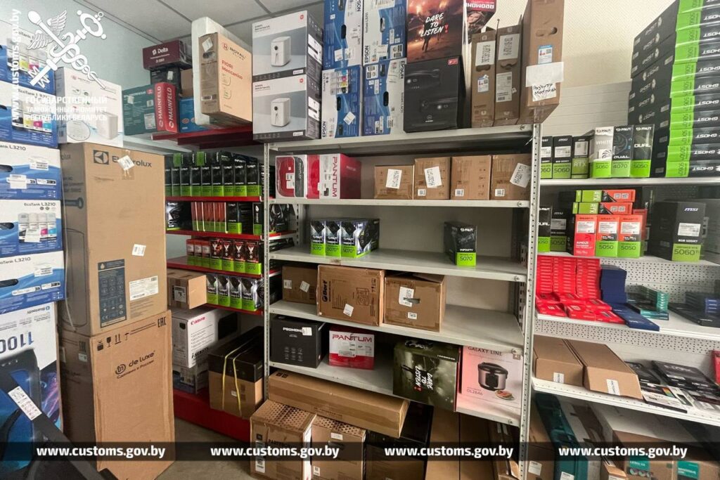 Тайники с контрафактом на миллион рублей нашла таможня в Минске и Минском районе